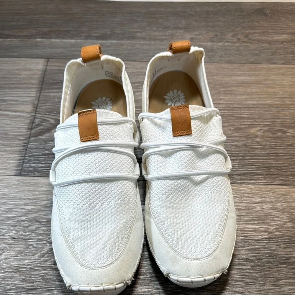 Yellow box White sneakers Shoes woman’s 8.5 (s6)